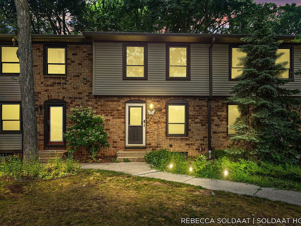 1st image of 2539 Chatham Woods Dr SE