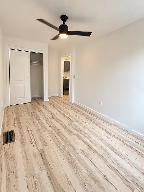 3 bed, 1.0 bath, 1200 sqft, $2,500 — Photo 2