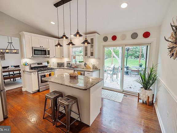 3rd image of 9013 Nesbit Ct