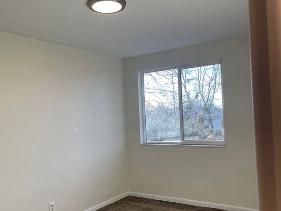 4th image of 1127 E Elgin Ave #3