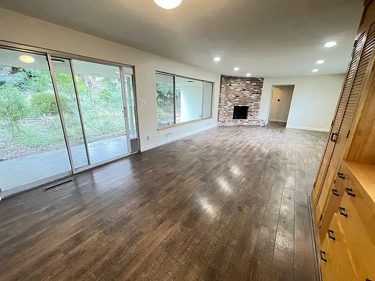 6001 S Land Park Dr — Photo 10