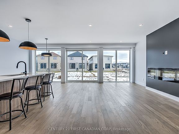 5th image of 245 Hesselman Cres