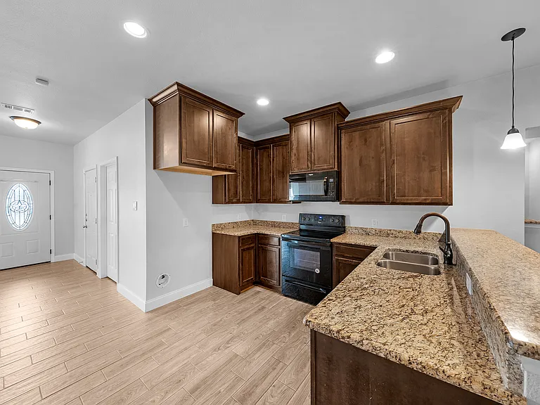 4810 Jefferson St — Photo 6