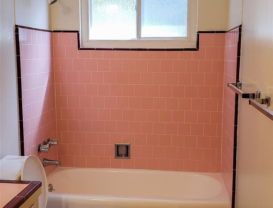 1st image of 664 Ehrhorn Ave APT 2