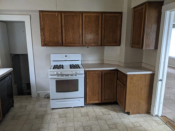 4th image of 239 Grand Ave