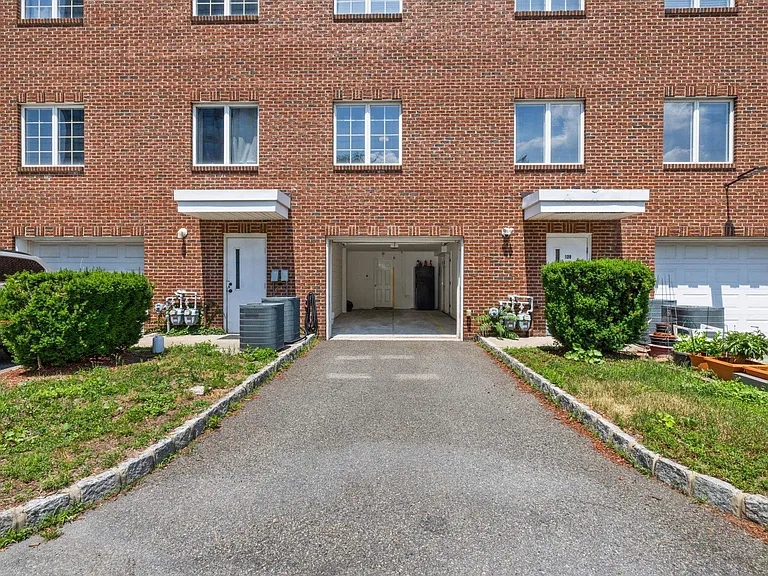 120 Garabrant St #1 — Photo 19