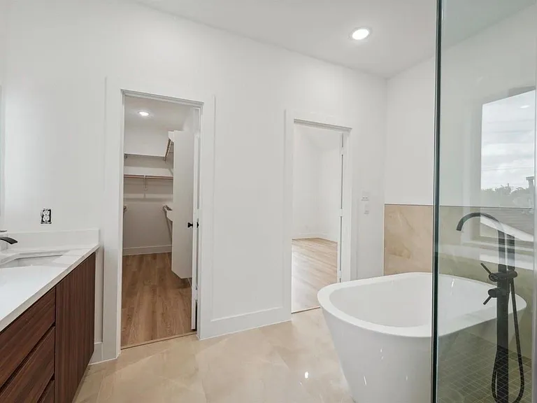7416 Maxroy St — Photo 22