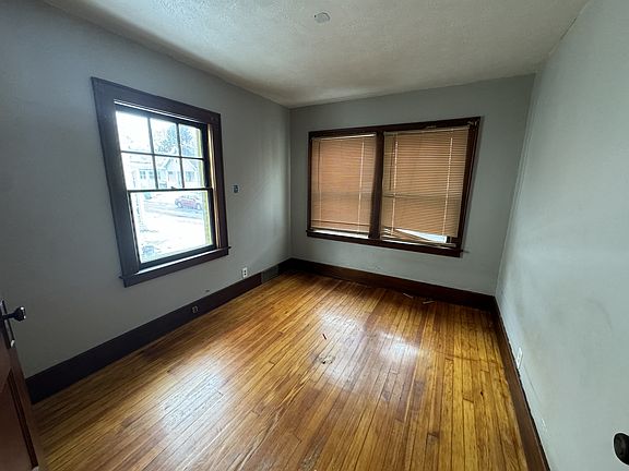 5th image of 391 Roycroft Dr