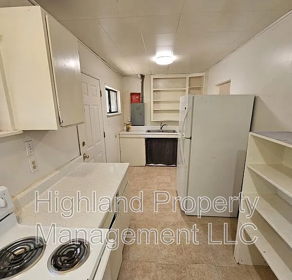 1170 NE Harvey Rd #B — Photo 3