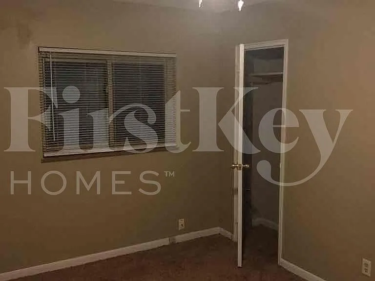 1494 Clovernoll Dr — Photo 11