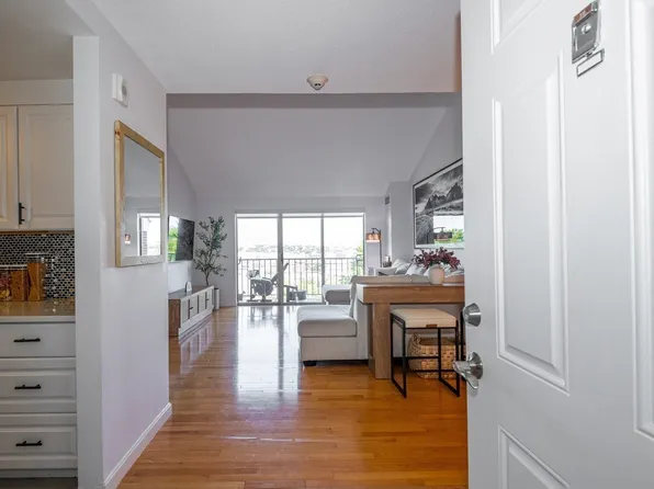 100 Boatswains Way APT 510, Chelsea, MA 02150