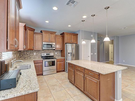 4th image of 16028 W Canterbury Dr