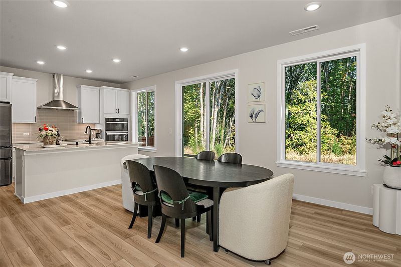 3rd image of 11124 43rd Avenue SE