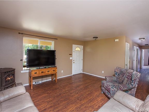 4th image of 22343 Blue Lake Ct SE