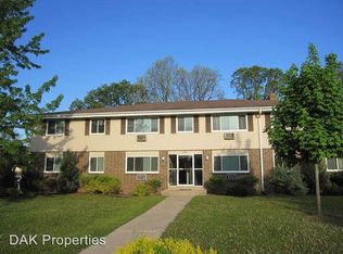 N169W19862 Chestnut Ct APT 8, Jackson, WI 53037