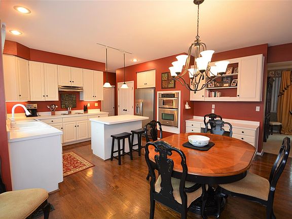 3rd image of 10196 Glenfield Ct