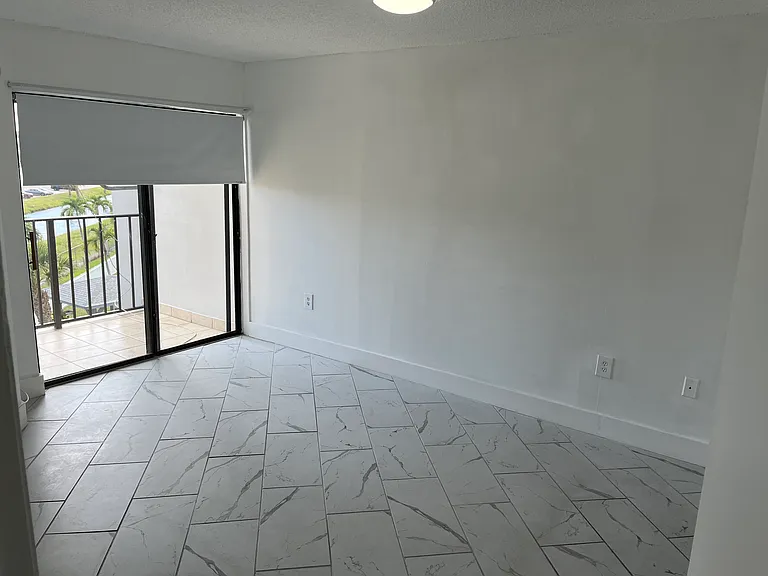 1820 W 53rd St #414 — Photo 6