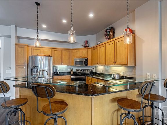 5th image of 494 Baxter Street #22