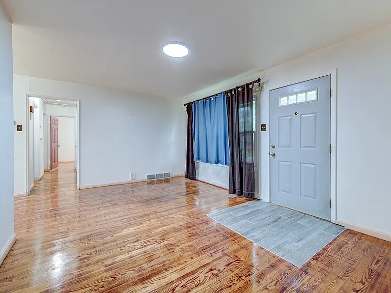 4469 Mohegan Dr — Photo 5