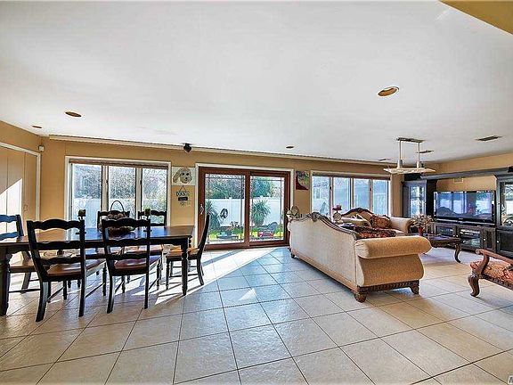 4th image of 500 Freeman Ave