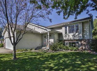 9834 Wynstone Dr, Woodbury, MN 55125