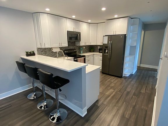 3rd image of 795 Grove Dr #2046
