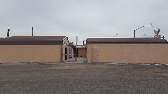 3rd image of 865 Navajo Blvd