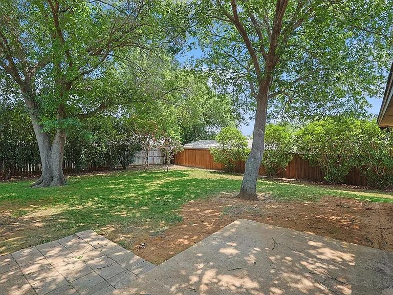 218 Raintree Dr — Photo 18
