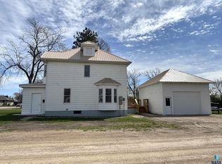 800 E 3rd St, Miller, SD 57362