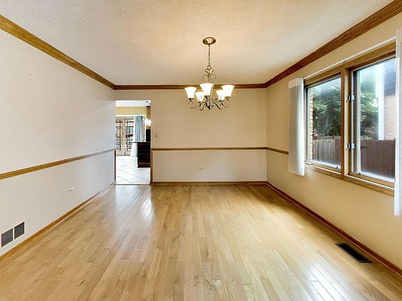 5th image of 443 N Tara Ln