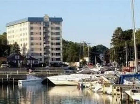 415 N Lake St, Port Washington, WI 53074