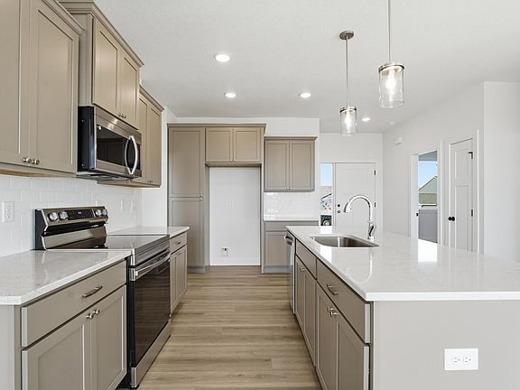 5th image of 975 11th St