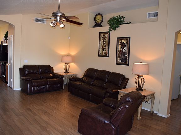 3rd image of 6630 E Barstow St