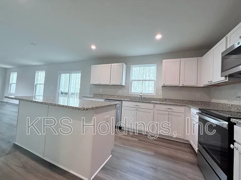 379 Hunting Wood Dr — Photo 8