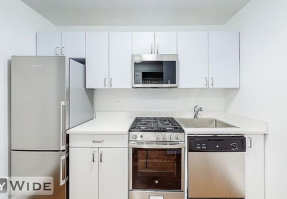 3rd image of 240 E 82nd St #7Q