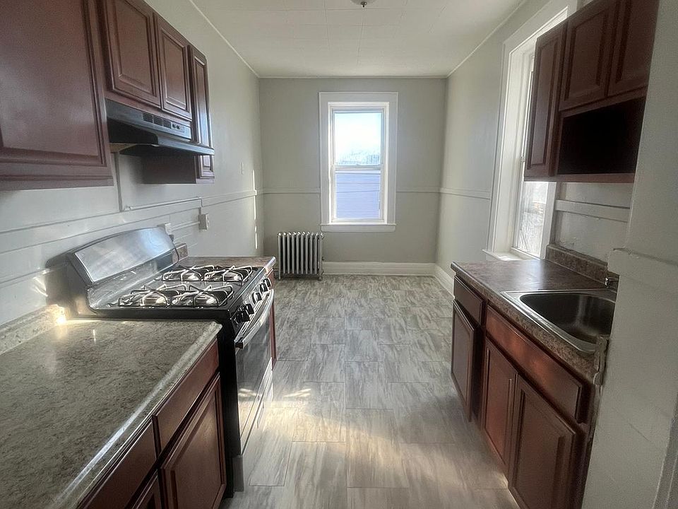 1st image of 65 Headley Ter APT 19