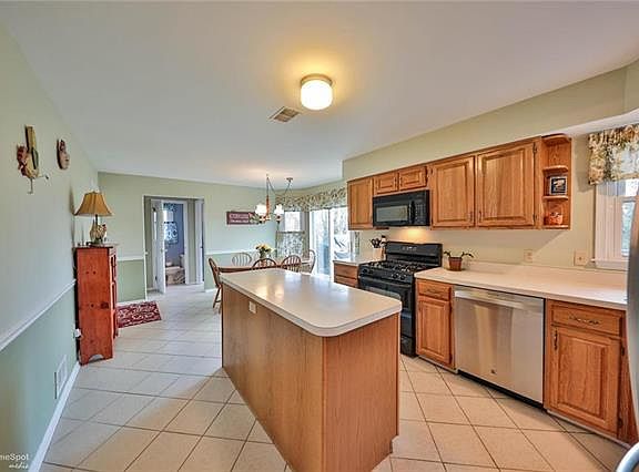 4th image of 3160 Alton Dr