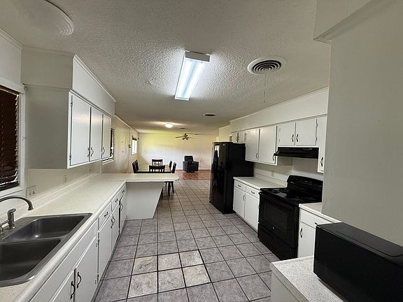 4th image of 404 Dewald Ln