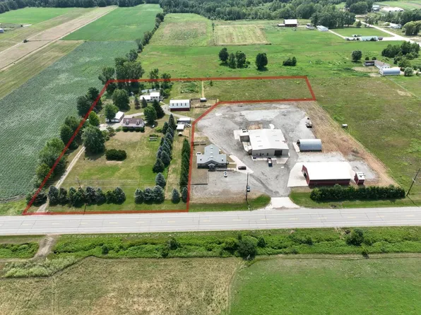 3810 W 72nd St, Newaygo, MI 49337
