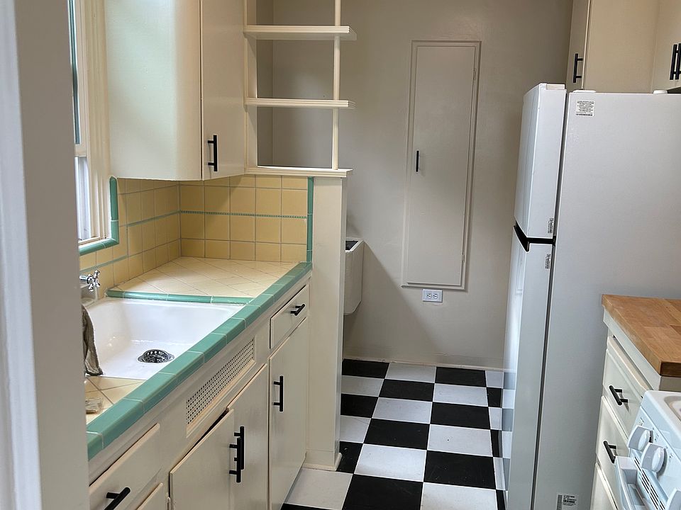 kitchen with appliances