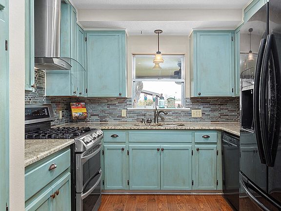 5th image of 329 Broadmoor Dr