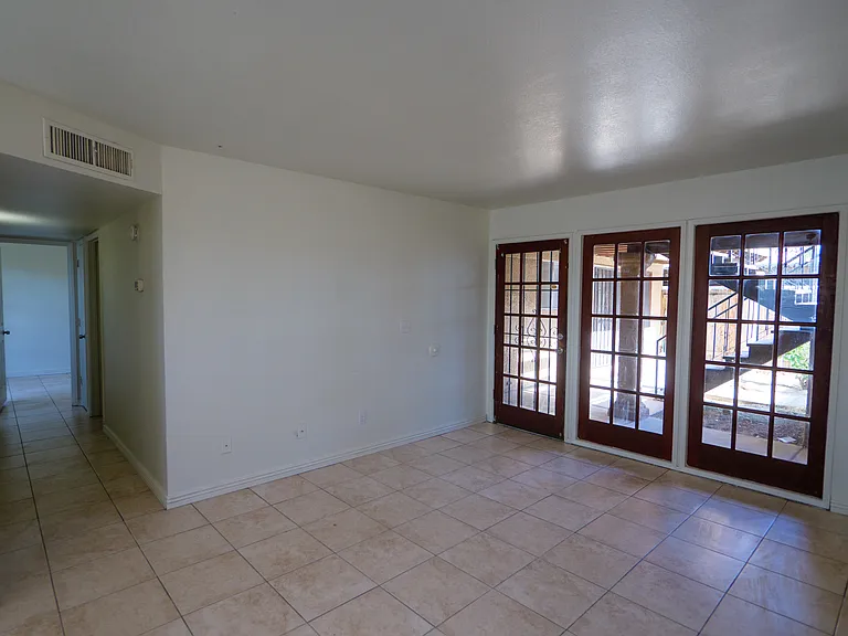 603 E Jacinto St — Photo 2