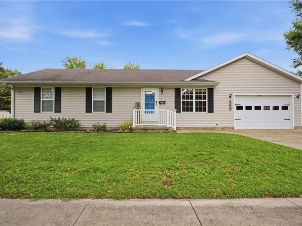 205 N Saint Clair St, Altamont, IL 62411