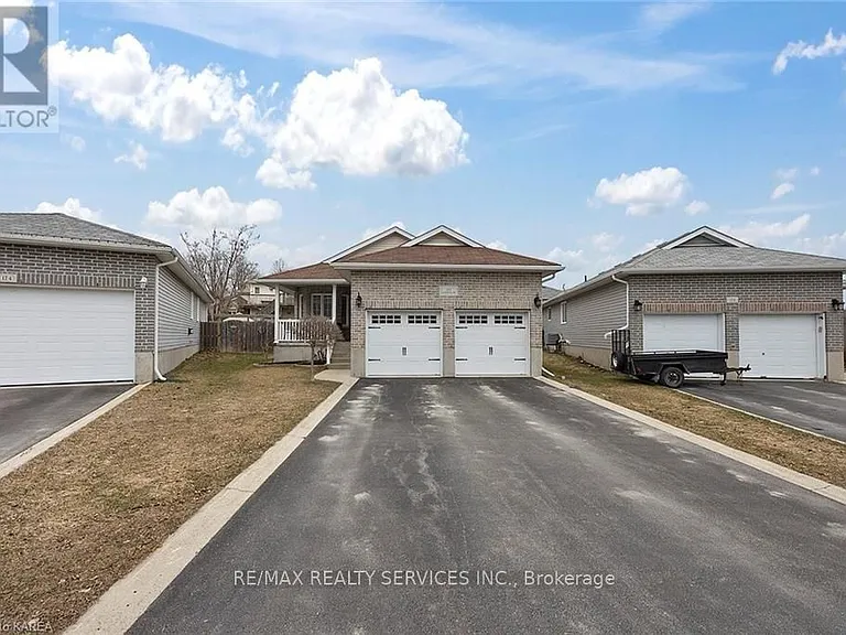 172 Macdougall Dr — Photo 2