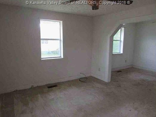 4th image of 401 Myers Ave