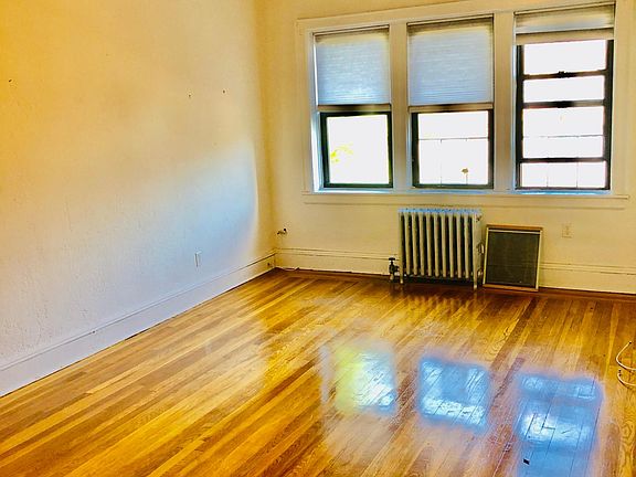 2nd image of 119 Carpenter Ave