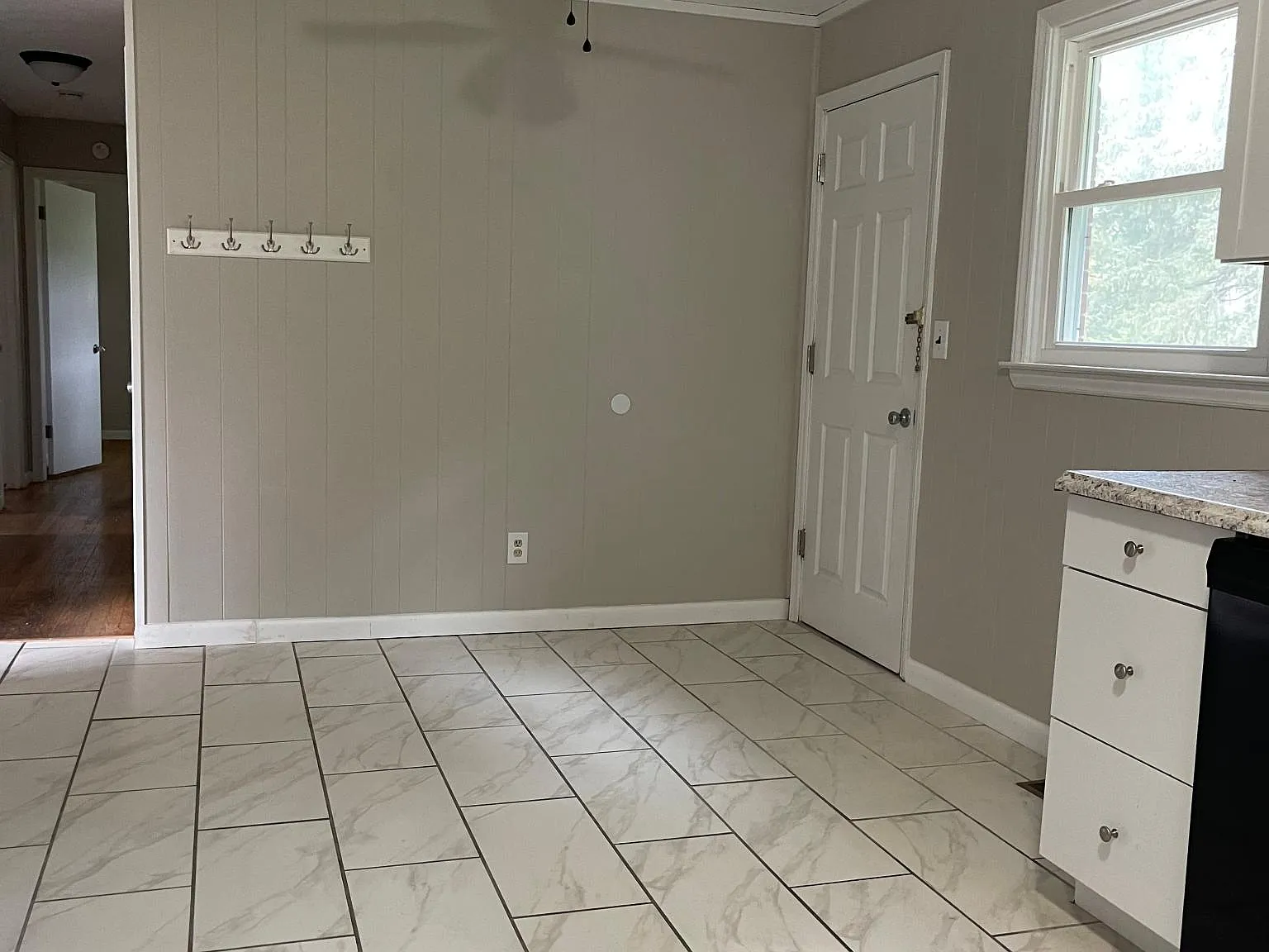 3 bed, 1.5 bath, $1,350 — Photo 4