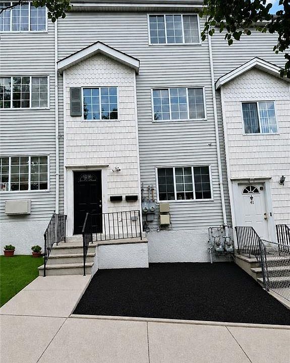 1st image of 43 Benziger Ave