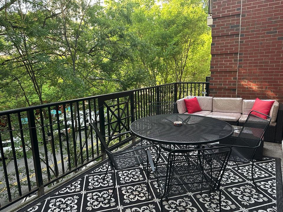 1st image of 10 E Washington St APT 2A