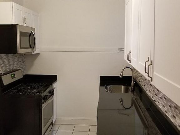 4th image of 1456 Oak Ave APT 1S